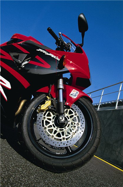 2002 Honda CBR954RR Fireblade review