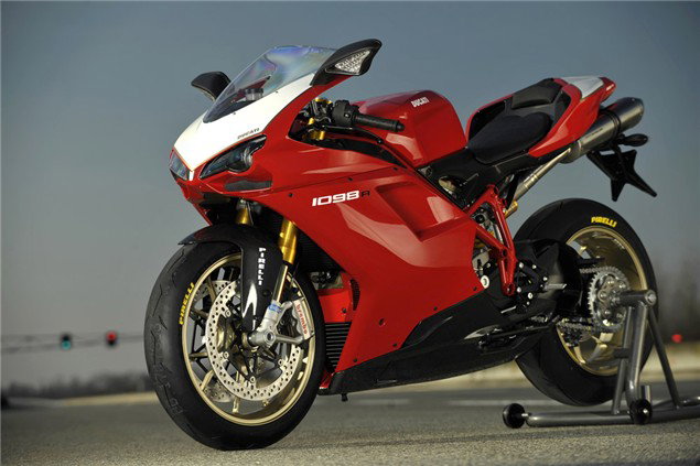 First ride: Ducati 1098R | Visordown