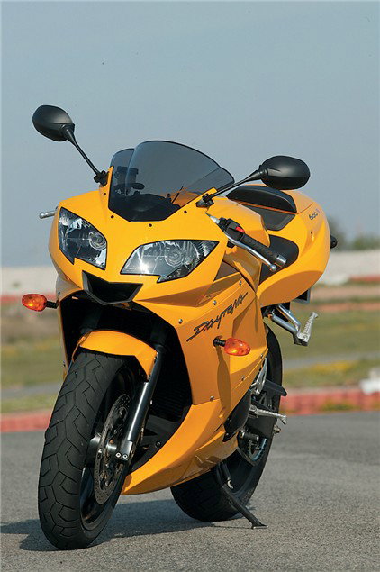 トライアンフ　デイトナ600 Second chance: Triumph Daytona 600 | Visordown