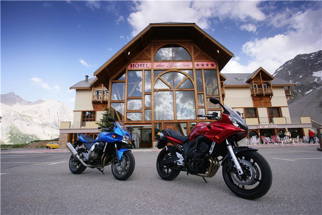 Road Test: Kawasaki Z750S v. Yamaha FZ6 Fazer