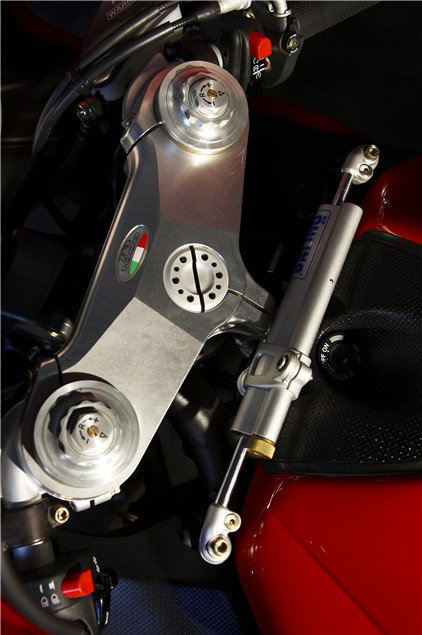 One Track Mind: Aprilia RSV-R Factory vs Ducati 999 vs MV Agusta F41000R