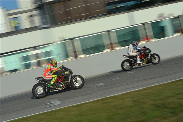 Bayliss beats Rossi in Diavel drag race
