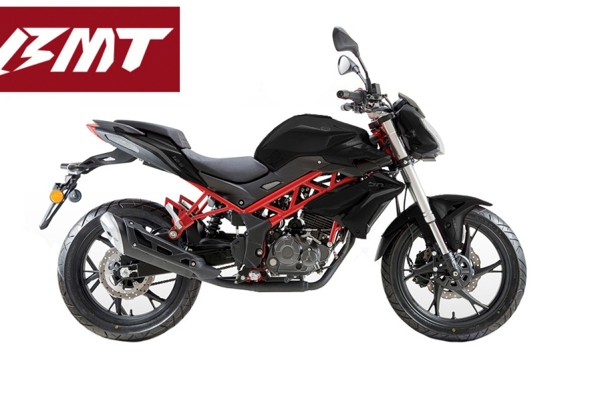 Benelli BN 125, black, side shot.