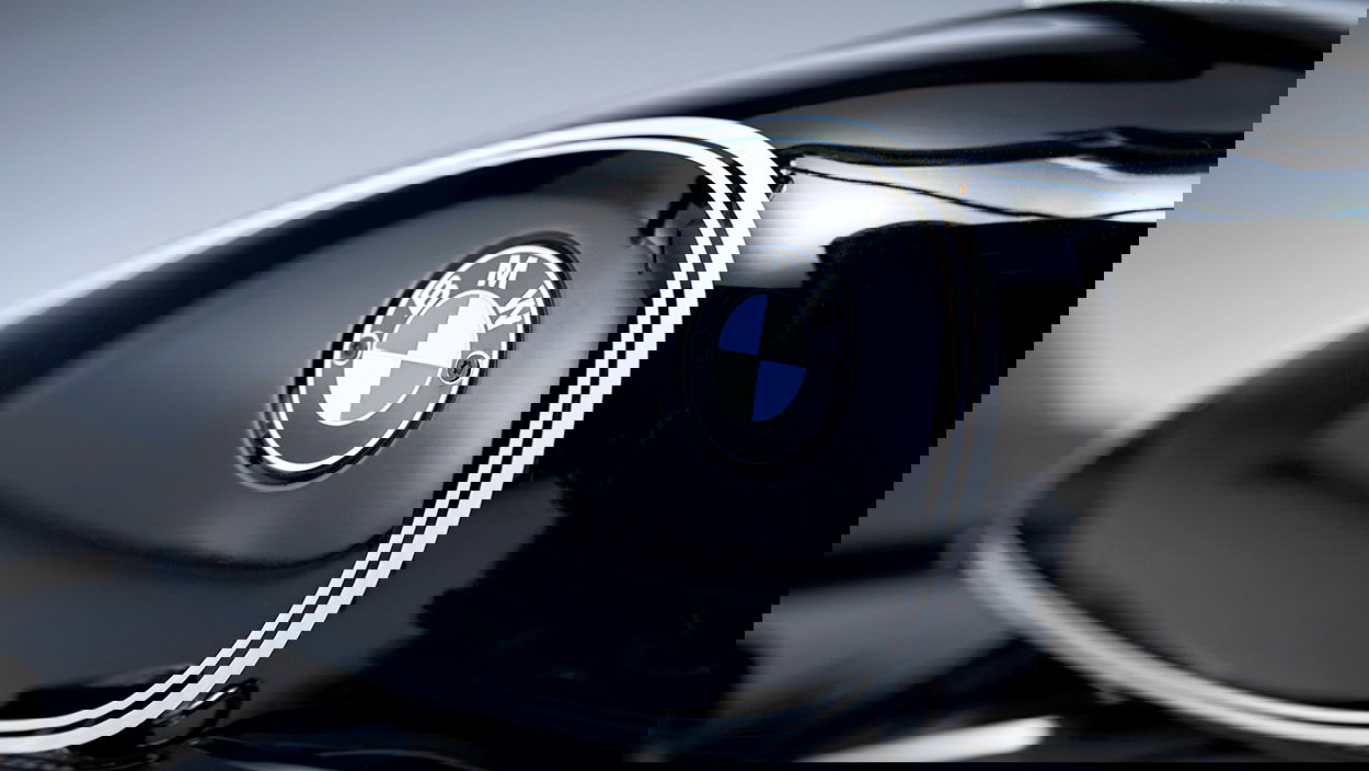 the tank badge on the BMW R18 cruiser