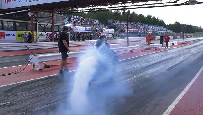 WATCH: Electrically powered Hayabusa can out drag a Bugatti hypercar ...