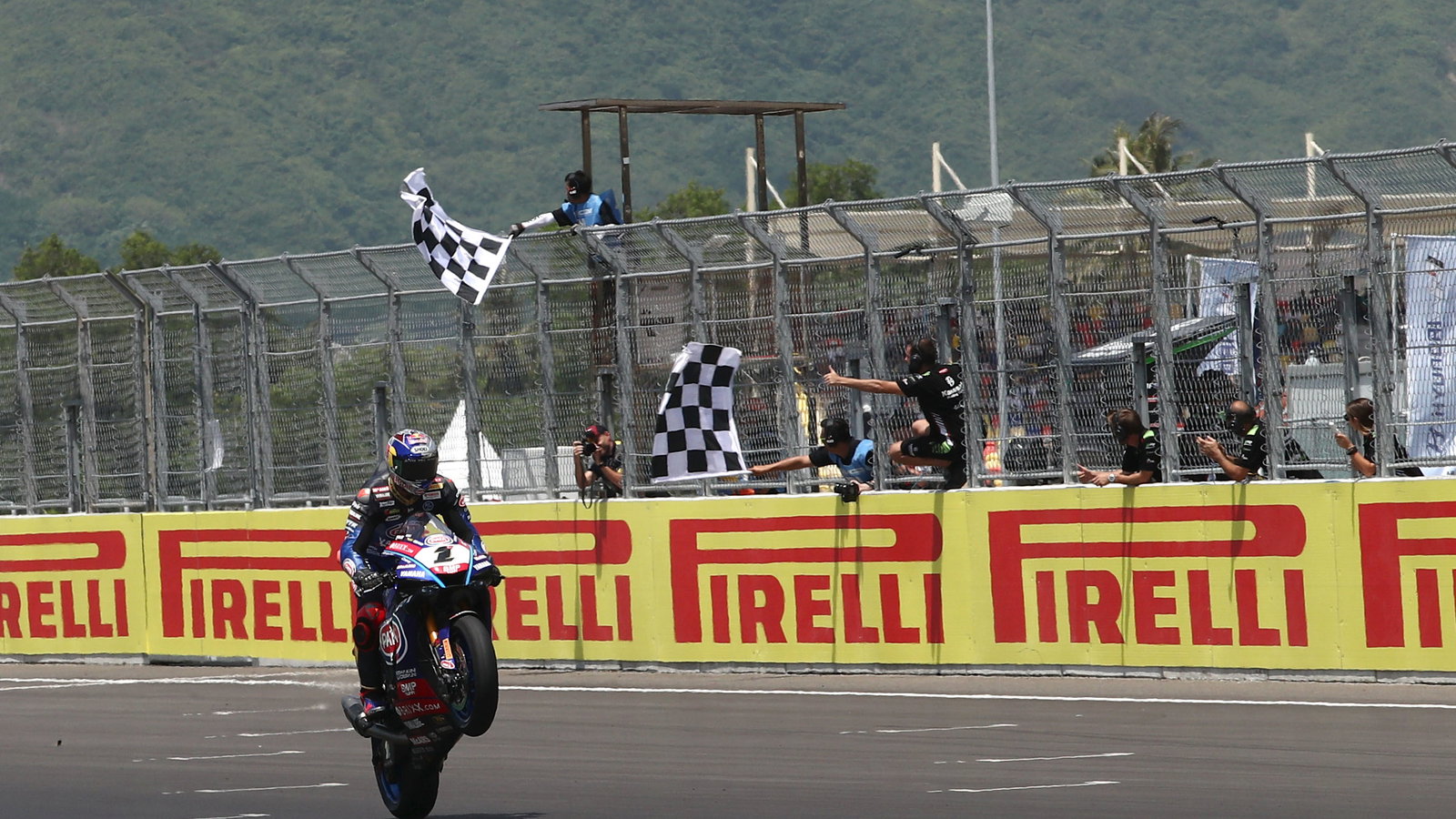 Toprak Razgatlioglu, 2022 Indonesia WorldSBK. - Gold and Goose