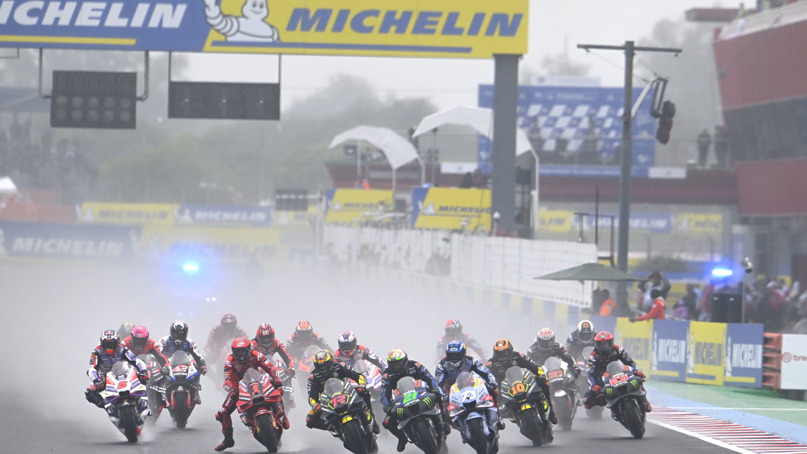 Race start, 2023 MotoGP Argentinian Grand Prix. - Gold and Goose