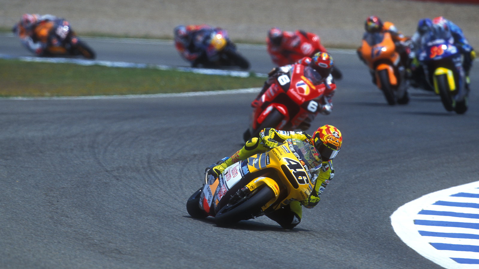 Valentino Rossi, 2001 500cc Spanish Grand Prix. - Gold and Goose