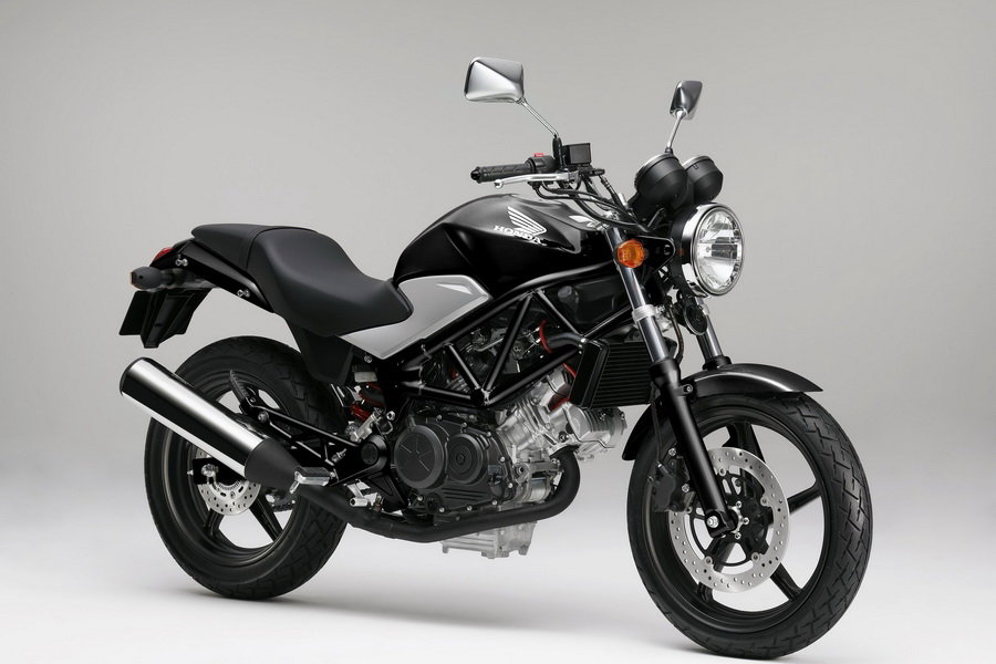 First Look: 2011 Kawasaki Z750R
