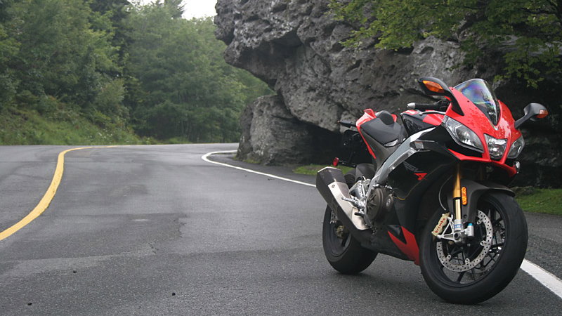 Aprilia RSV4 Factory vs. The Diamondback