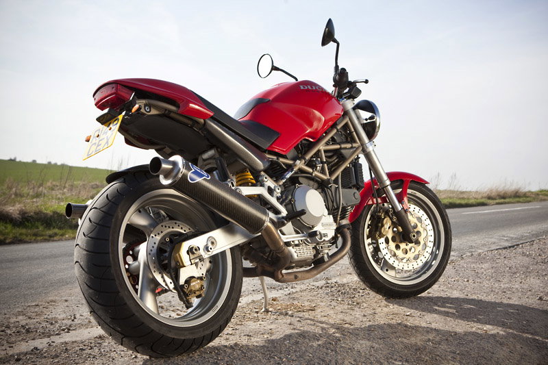 Ducati Monster M900 (1993) review | Visordown