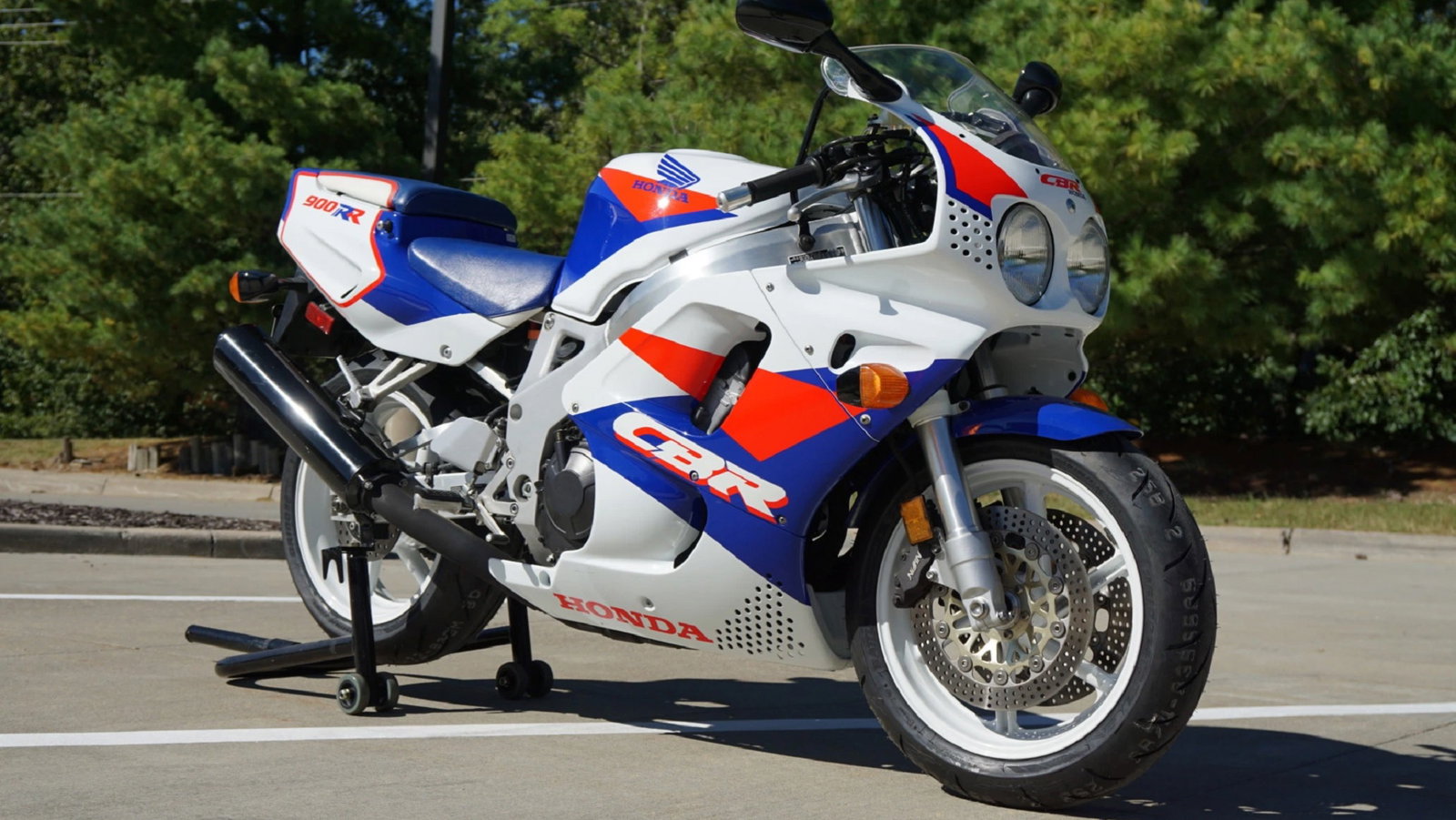 1993-Honda-CBR900RR-Fireblade.jpg