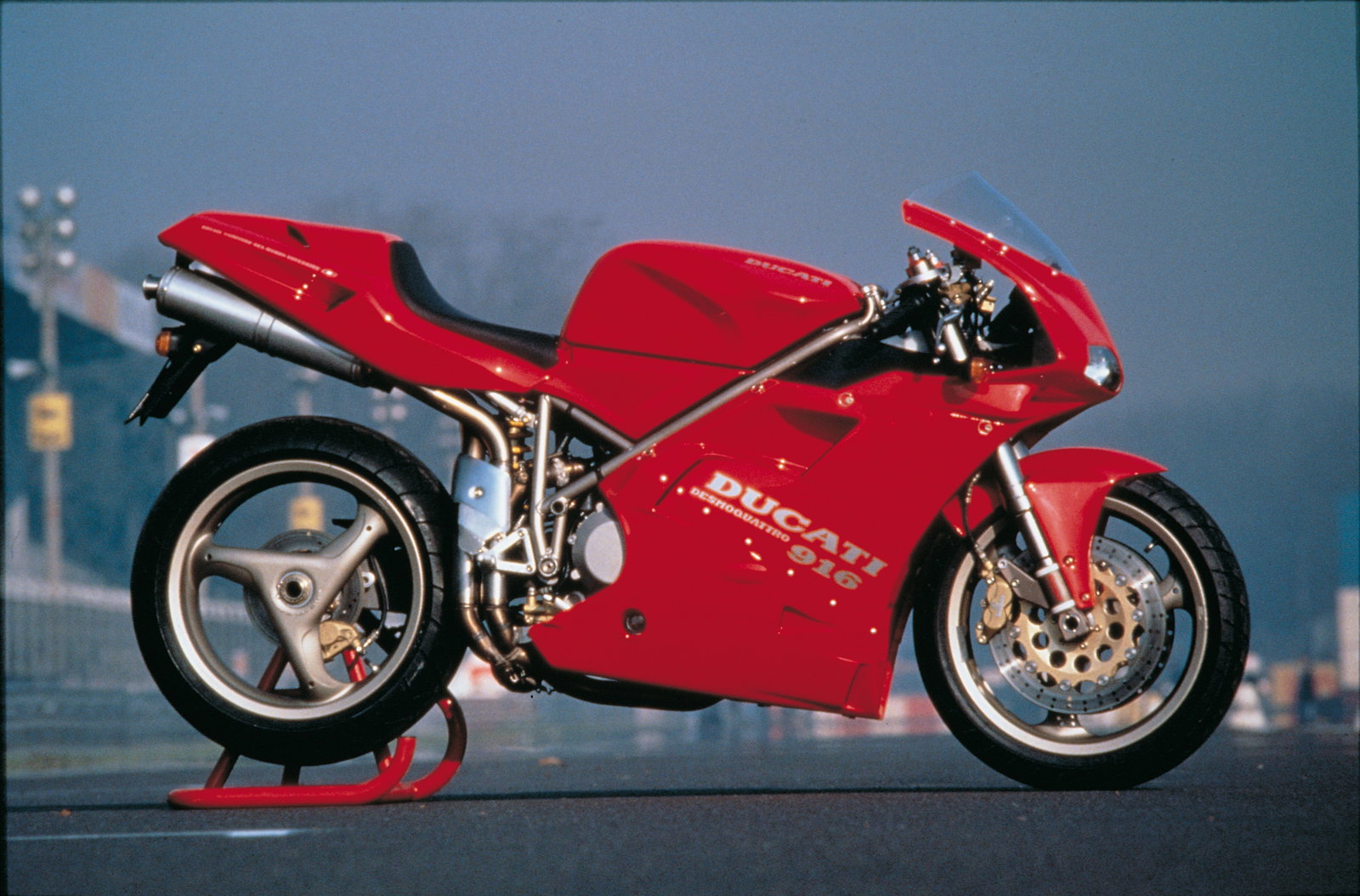 DUCATI 916 本国版・初期カタログ【超希少】SBKケース入り DUCATI 916 本国版・初期カタログ【超希少】SBKケース入り 【公式通販】