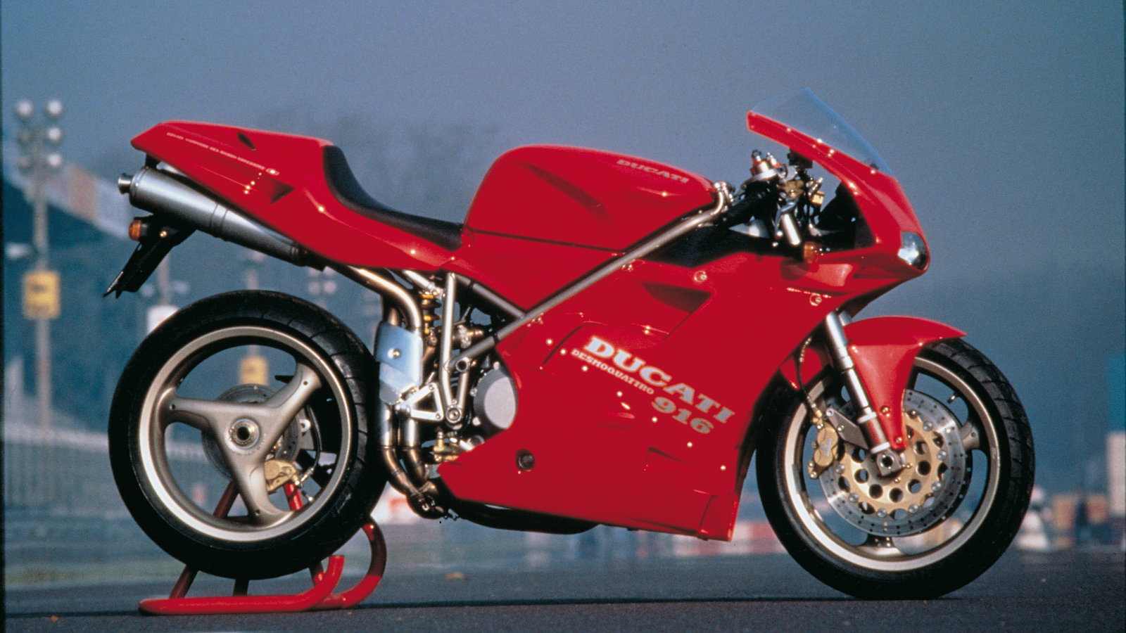 Ducati 916 - side