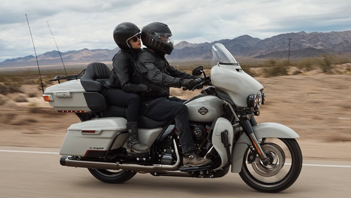 2020-Harley-Davidson-CVO-Limited-hero.jpg