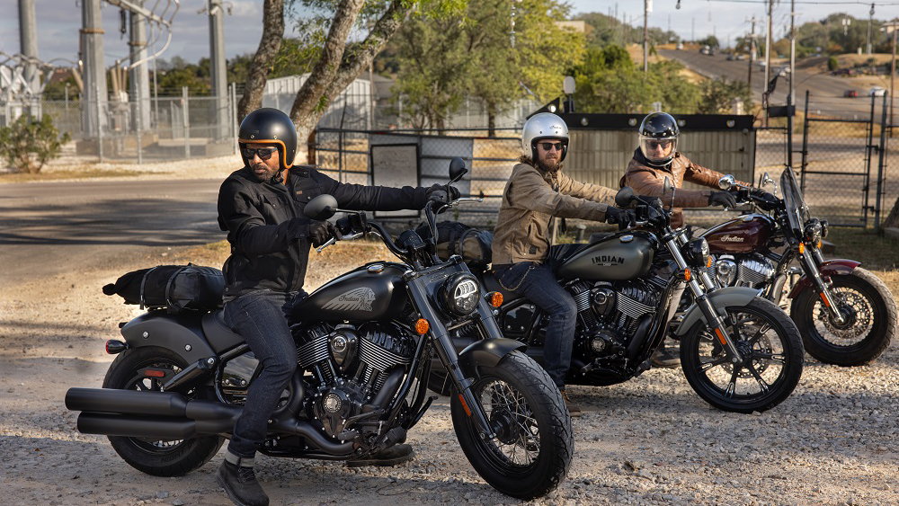 2022-ind-chiefbobberdarkhorse-lineup-riding