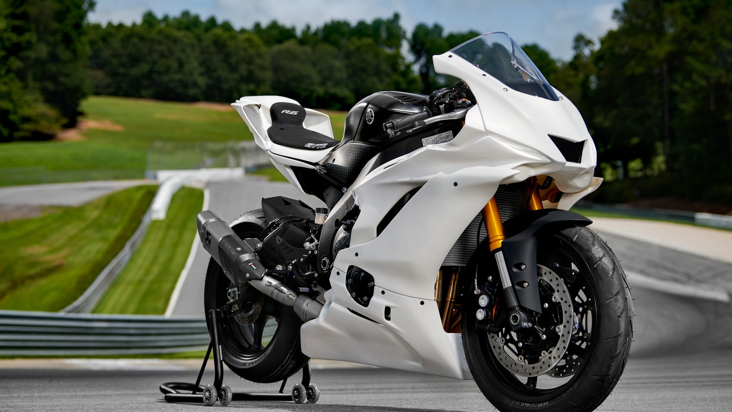 2022-yamaha-yzf-r6-gytr-track-bike-road-racing-supersport-motorcycle.jpg
