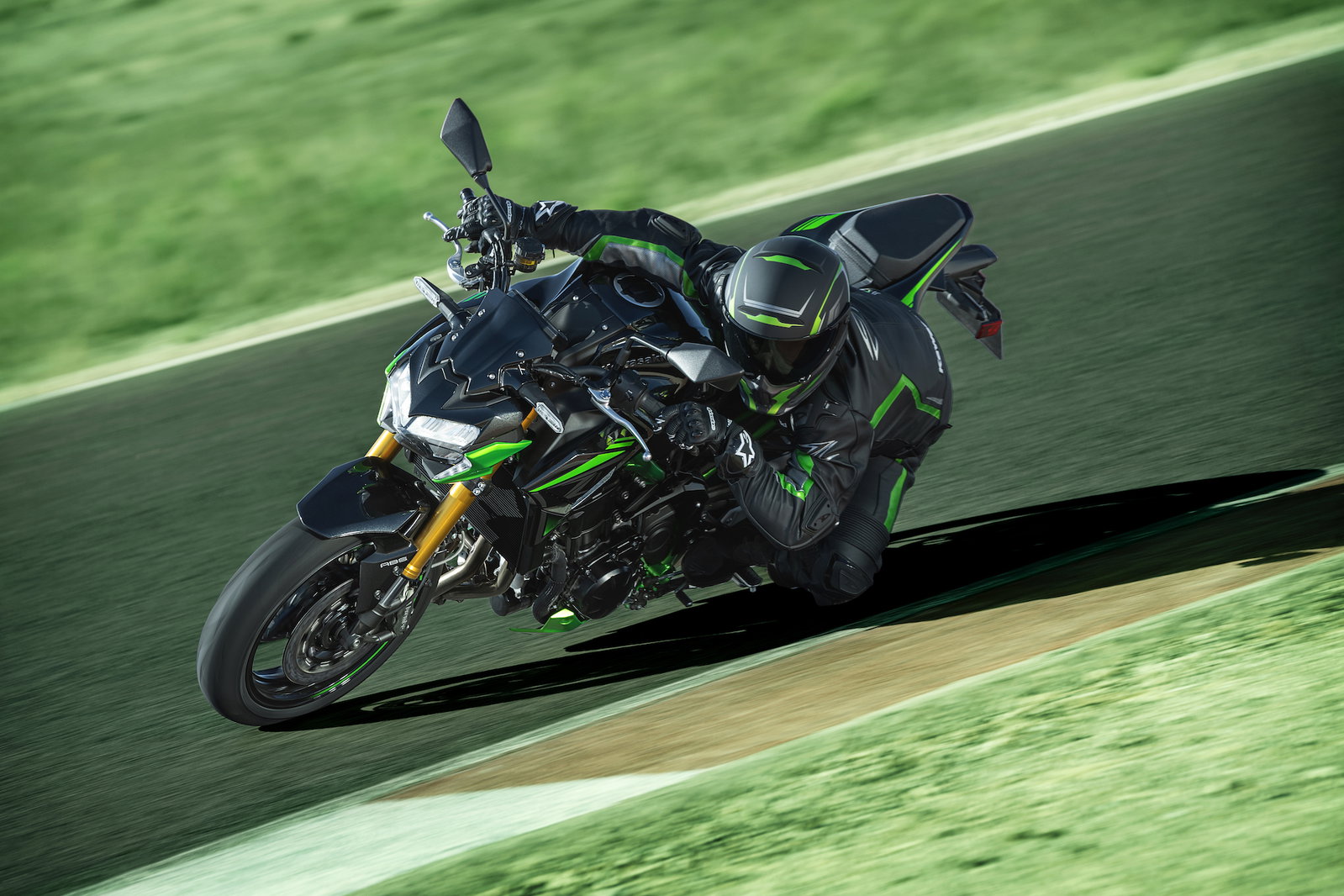 Kawasaki Z900 SE adds premium trim level to popular naked range