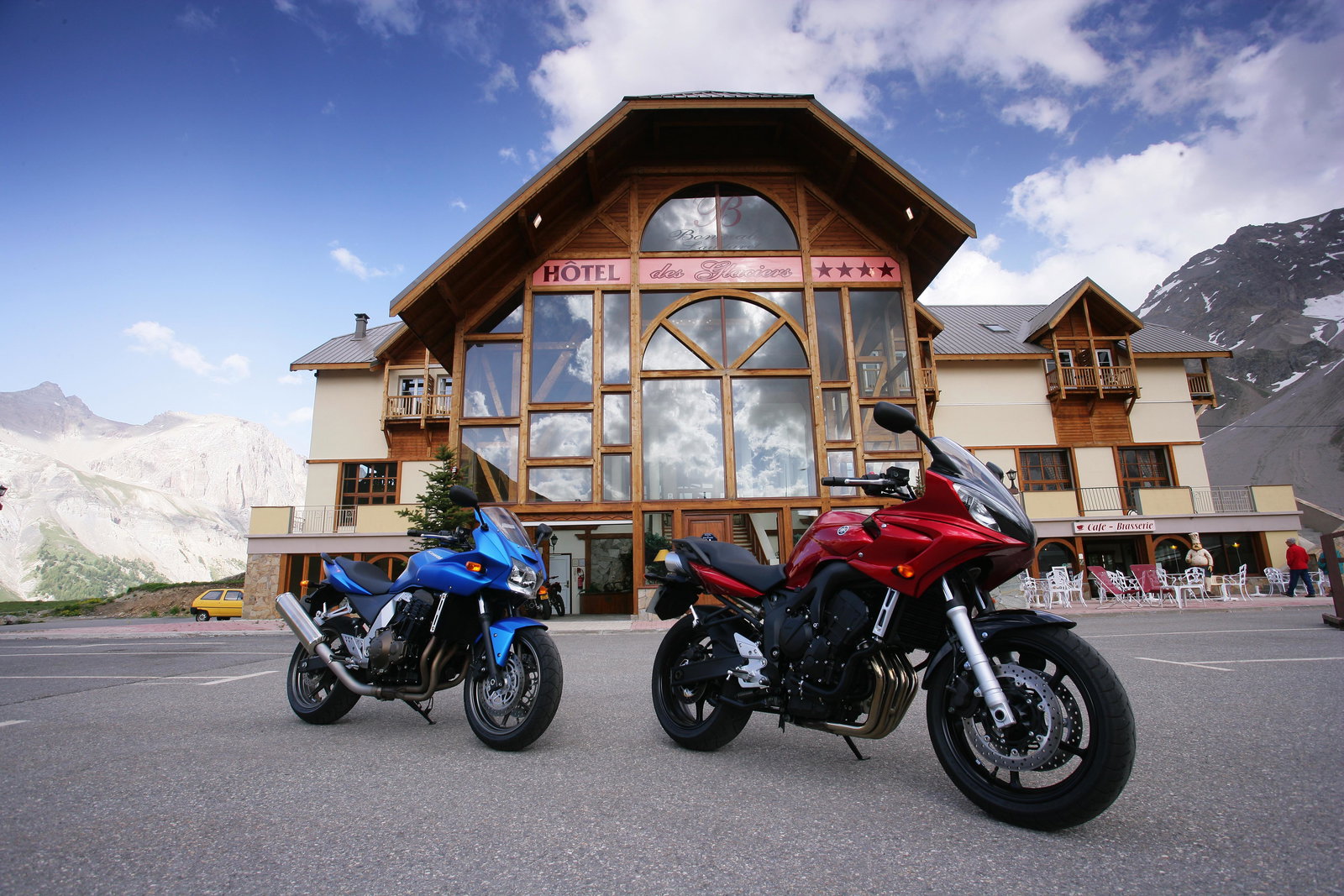 Road Test: SXV5.5 v. ZZR1400 v. GSX-R750 v. Rocket