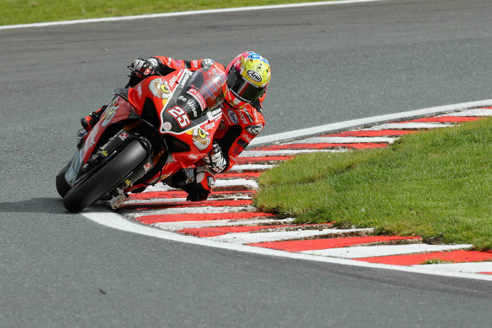 Redding marches to first BSB win in Donington thriller