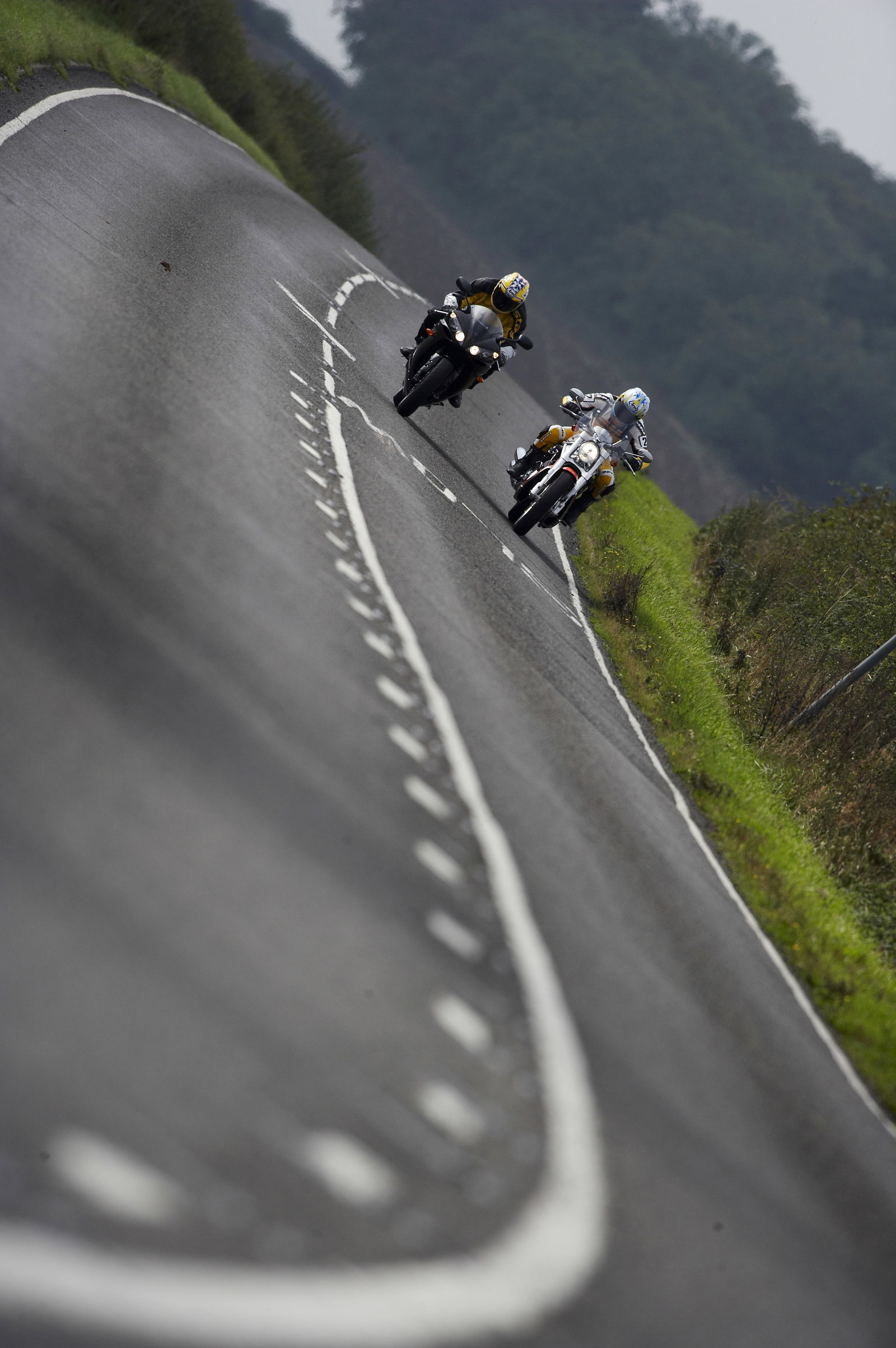 One Track Mind: Aprilia RSV-R Factory vs Ducati 999 vs MV Agusta F41000R
