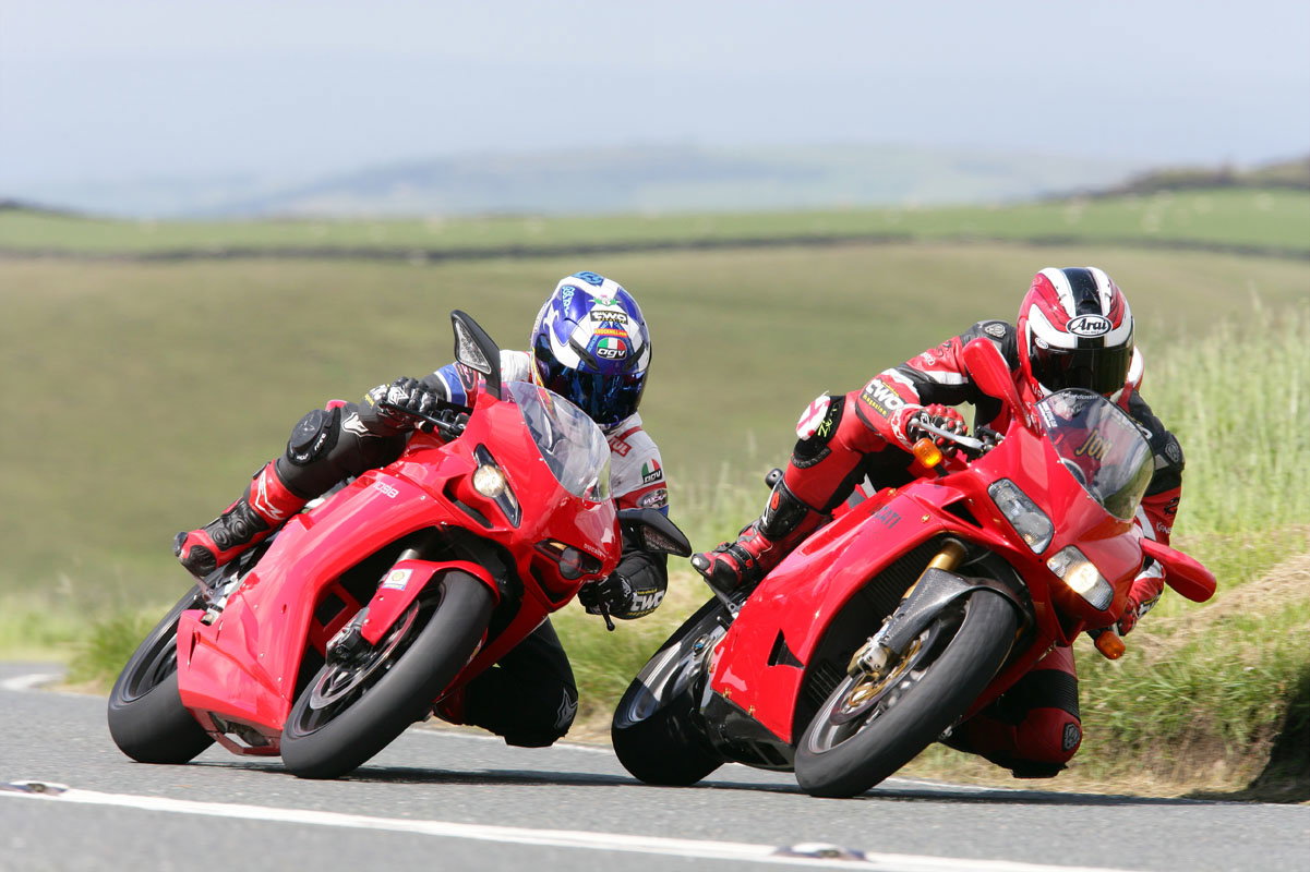 Splitting Heirs: Ducati 998 v 1098 | Visordown
