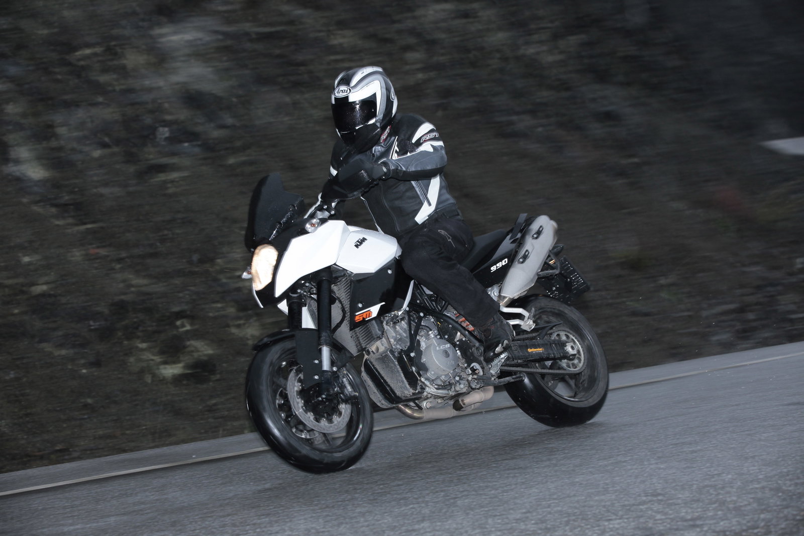 First Ride: KTM 690 Enduro & SMC