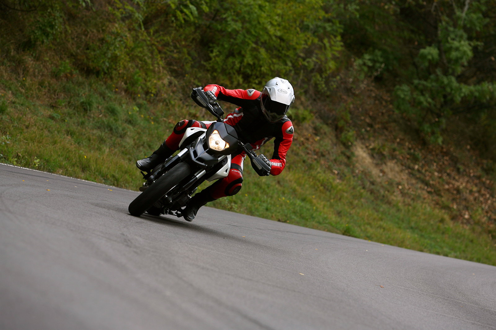 First Look: 2010 Yamaha XJ6 Diversion F