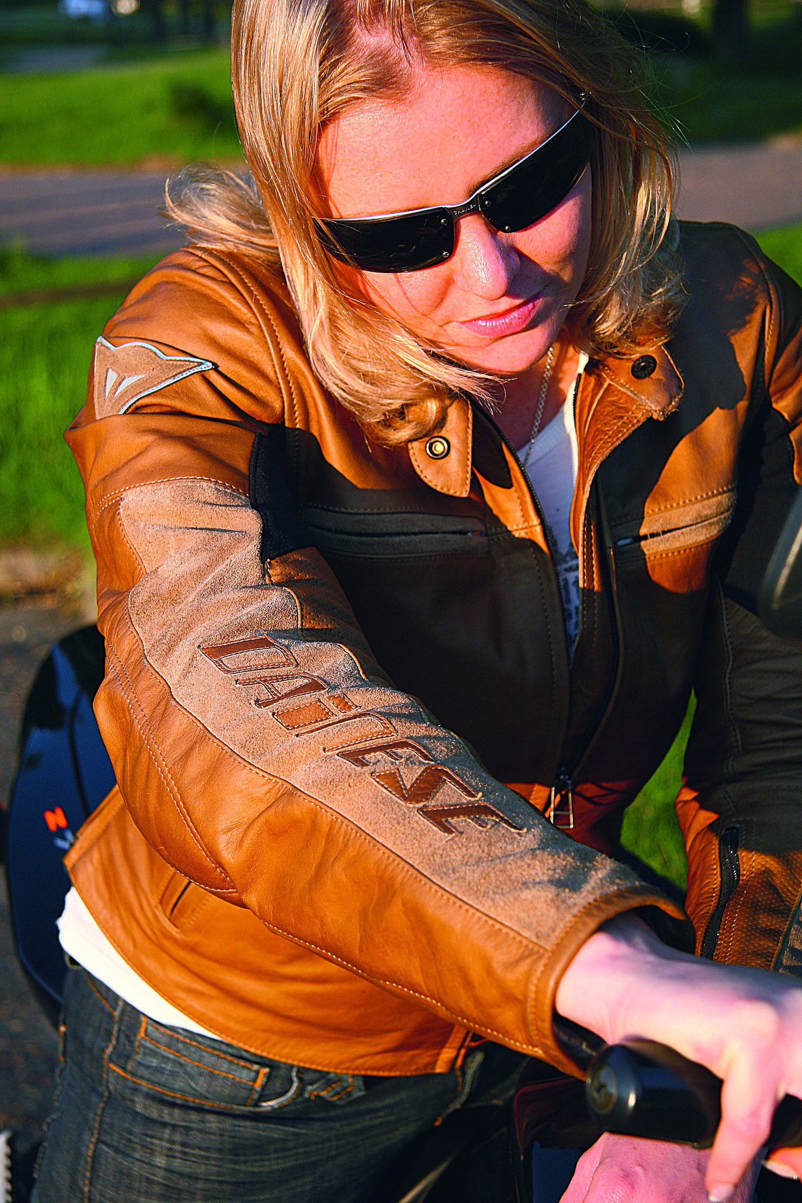 New: Dainese G-Stripes Pelle Lady Jacket | Visordown
