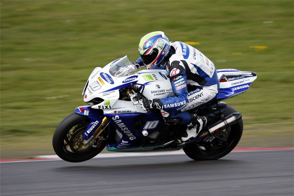 New ZX-10R beats Cadwell lap record