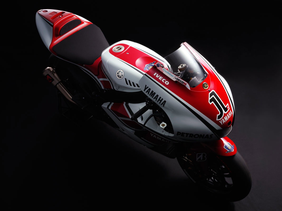MotoGP参戦50周年　YAMAHA　YZR-M1　Lorenzo＆Spies Yamaha reveals 50th anniversary MotoGP colours | Visordown