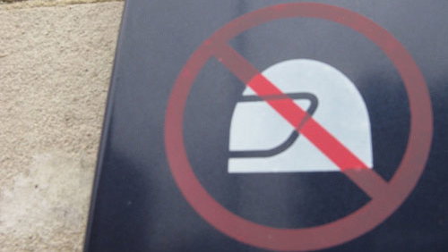 US Biker dies in anti-helmet protest...