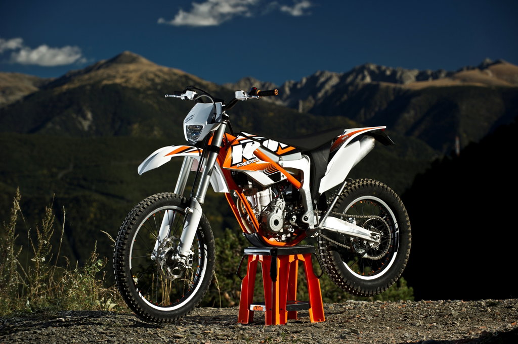 Aprilia launches SRV850