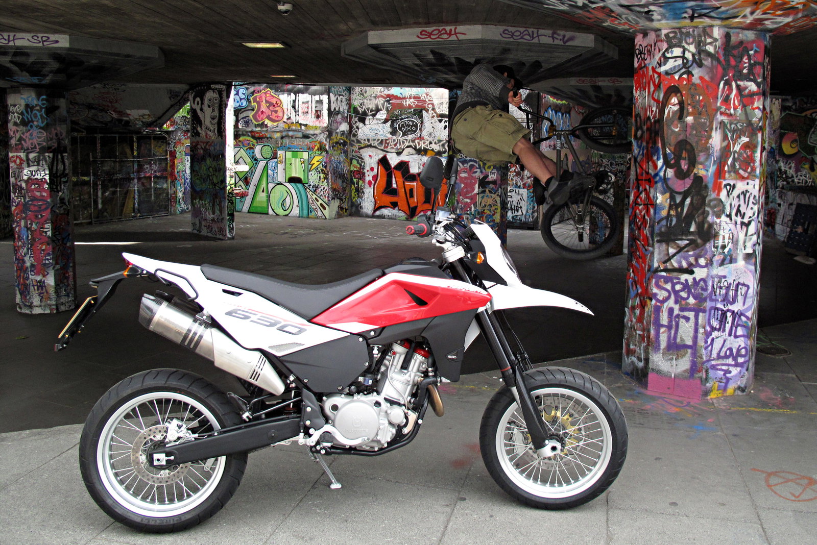 First Ride: Husqvarna Nuda 900R