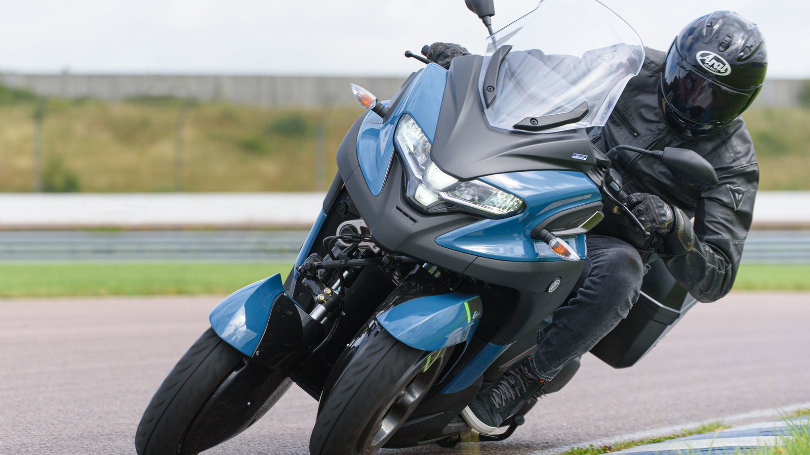 WMC300AE hybrid motorcycle 