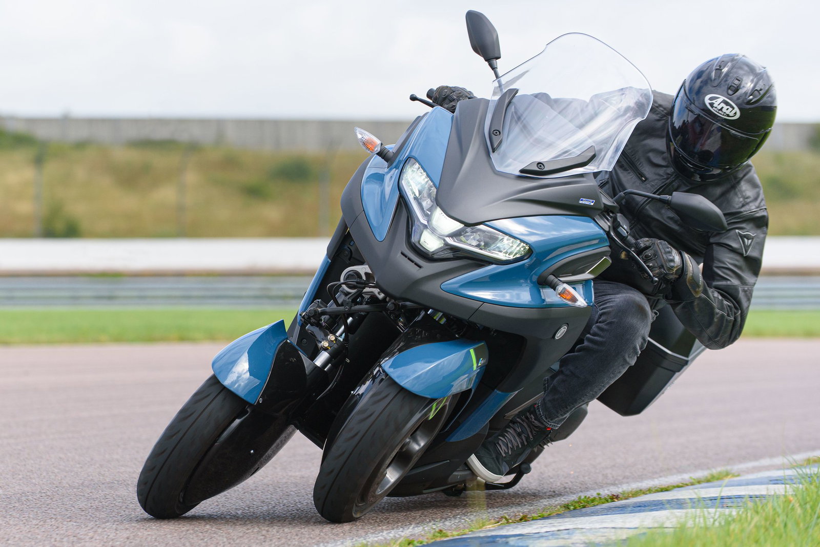 WMC300AE hybrid motorcycle