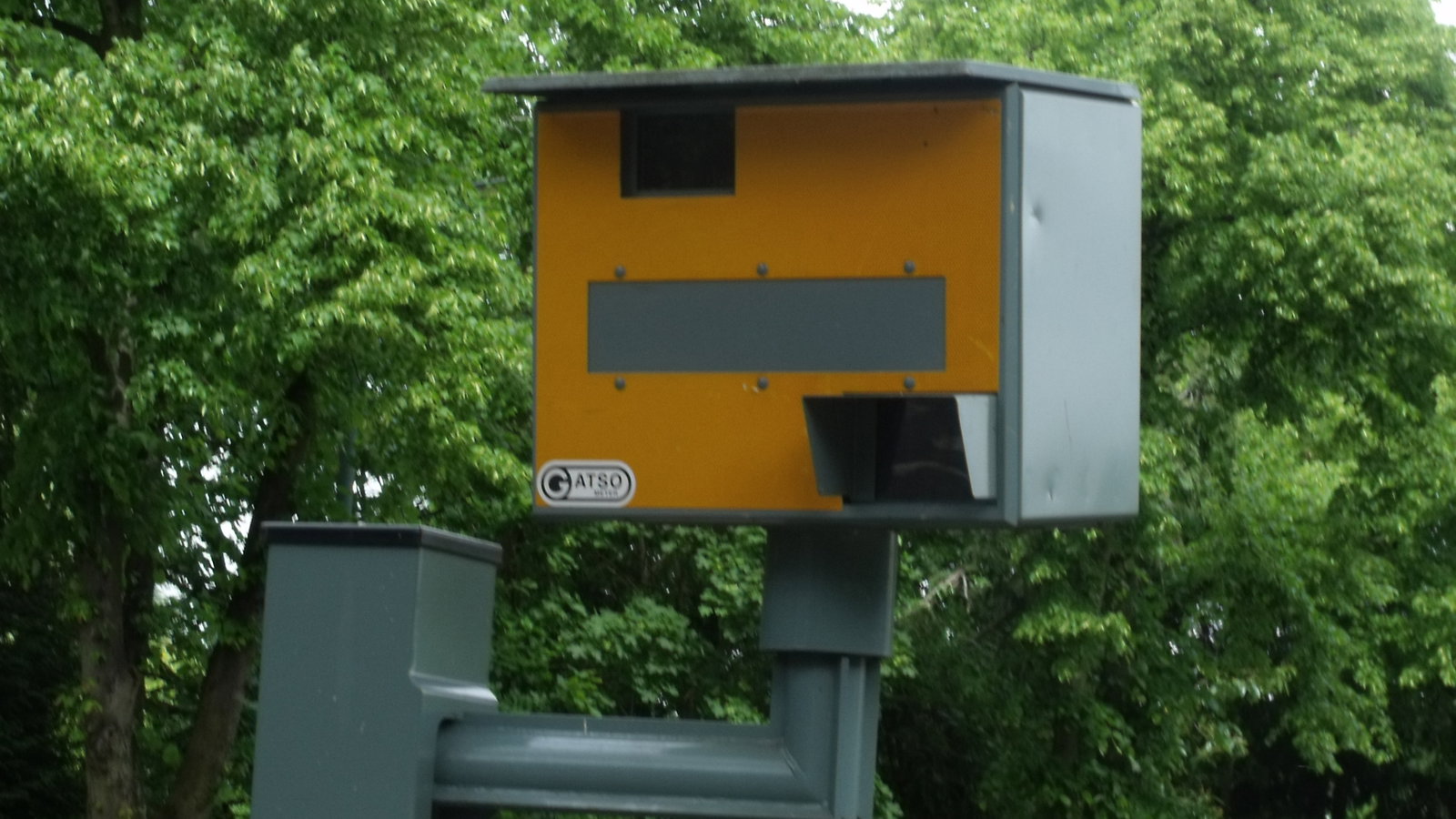 "Speed camera, Blossomfield Road, Solihull" by ell brown is licensed under CC BY 2.0.
