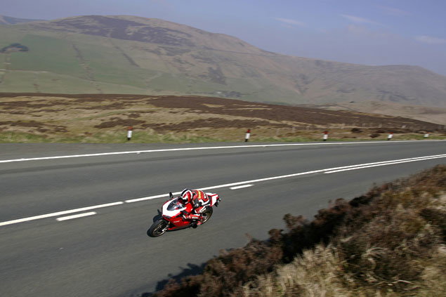 KTM 690 Duke Vs. Kawasaki ER-6n road test