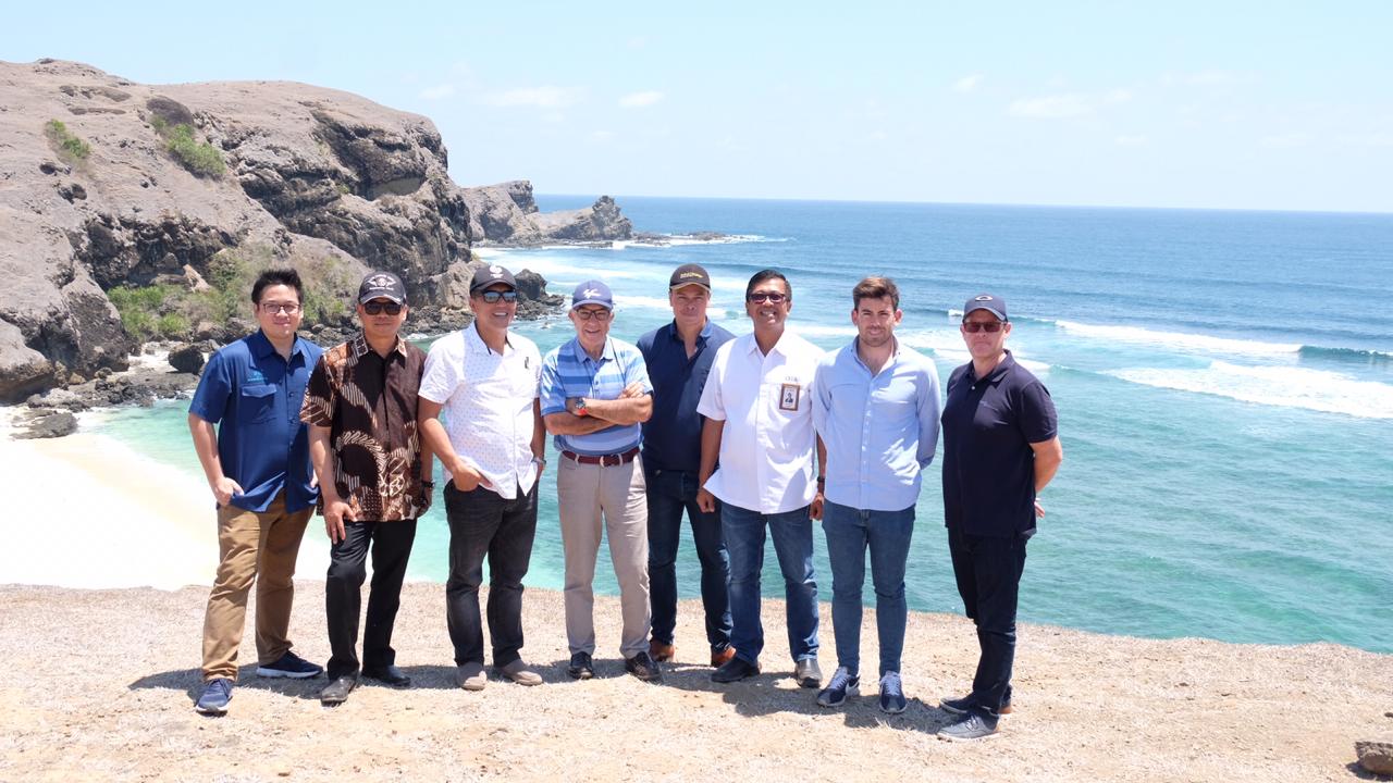 Alex Rins' MotoGP bike catches fire in the Sepang pit lane