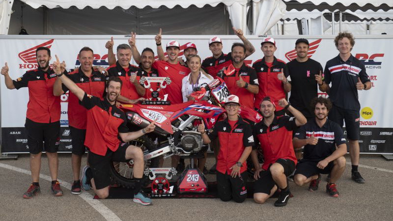 Tim Gajser & Team HRC celebrate 2023 MXGP of Turkiye victory. - Honda Racing Corporation