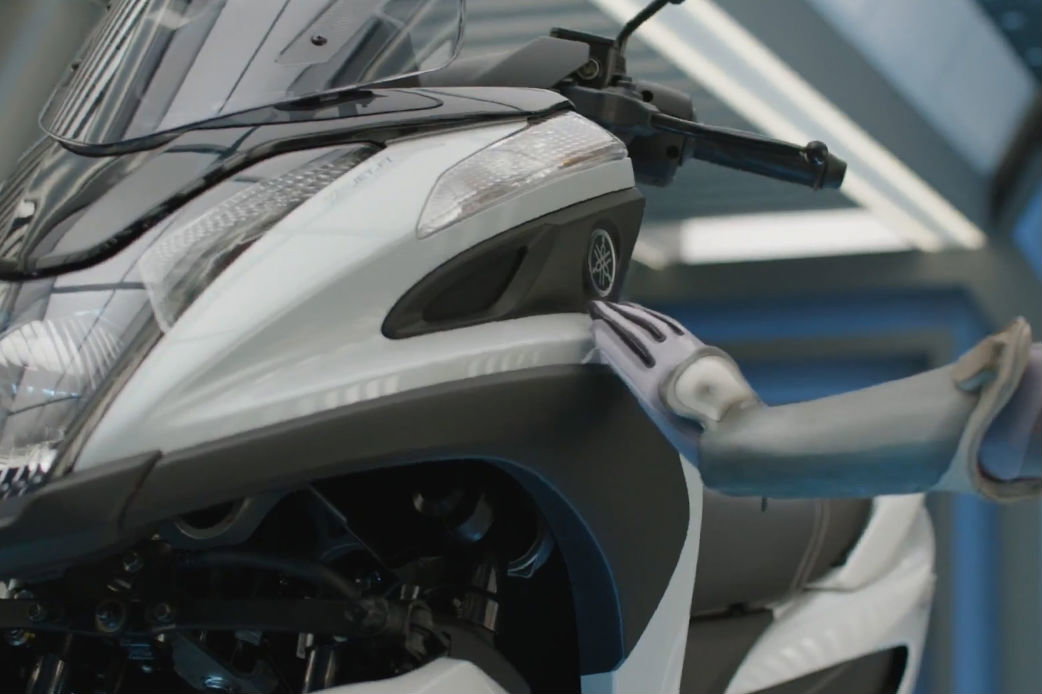 Yamaha R25/R3 launch next week?
