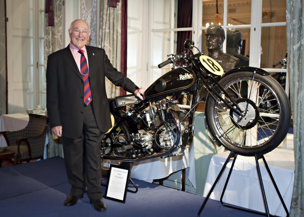 Best image of Yamaha's R25 so far