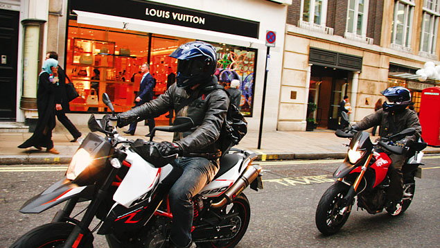 Jewel Sport - KTM 990SMR v Aprilia Dorsoduro