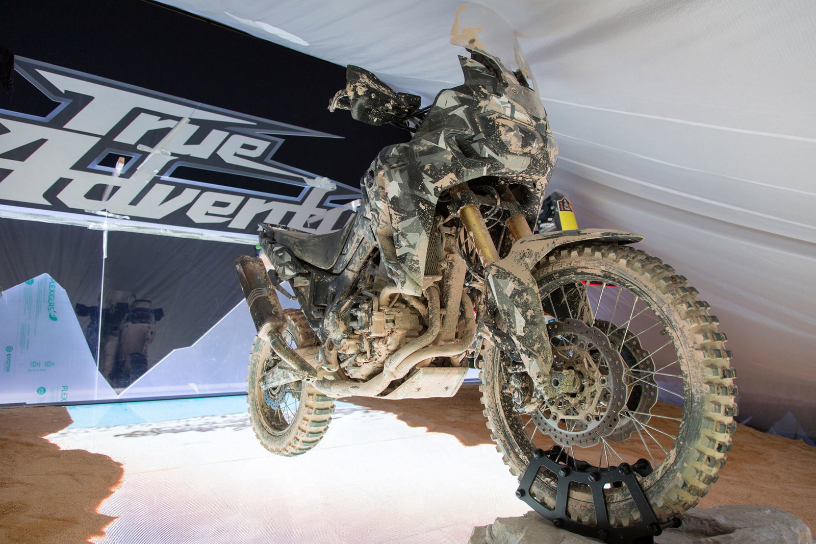 Honda's RCV road bike debuts at Eicma
