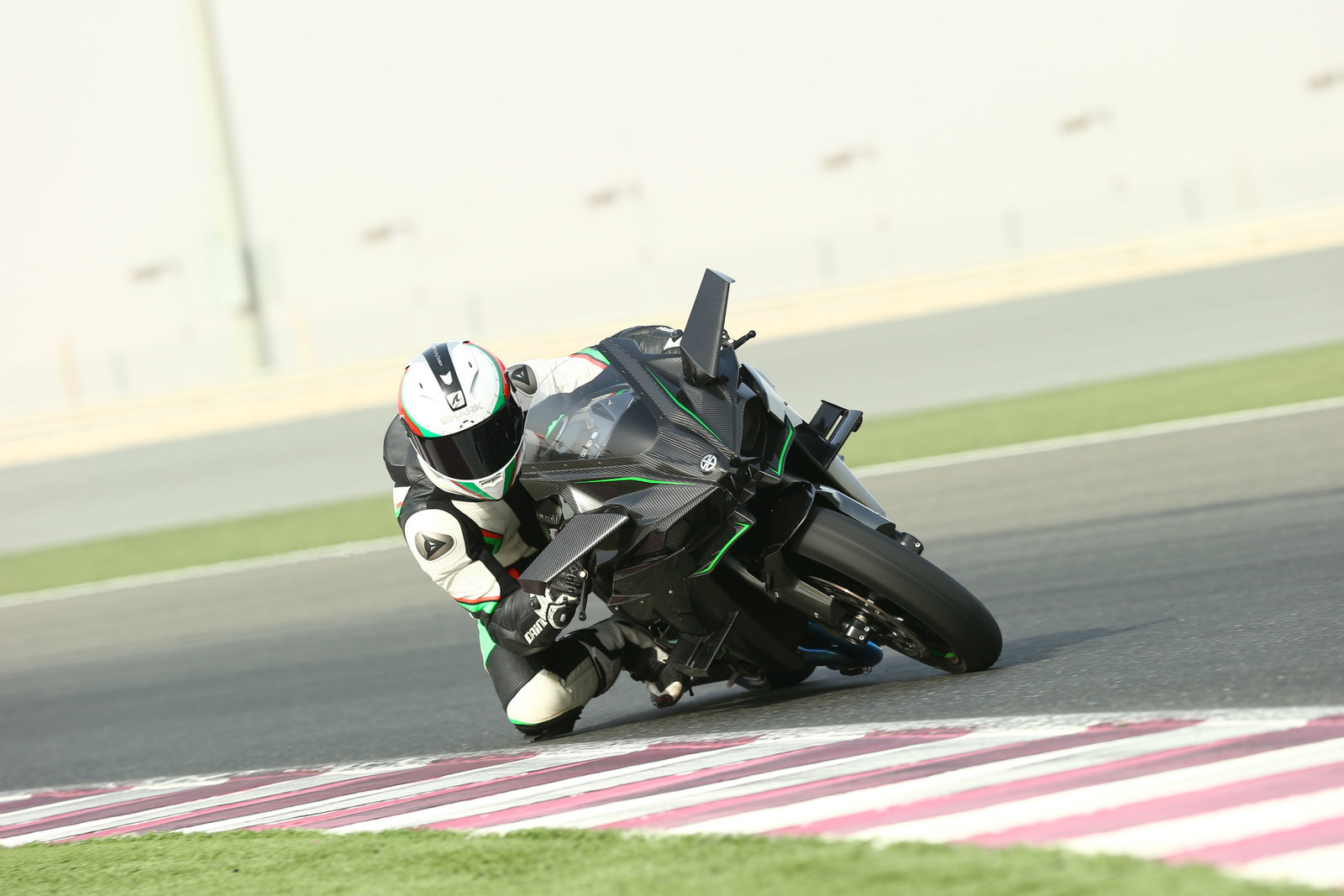 Video: Kawasaki Ninja H2 and H2R review