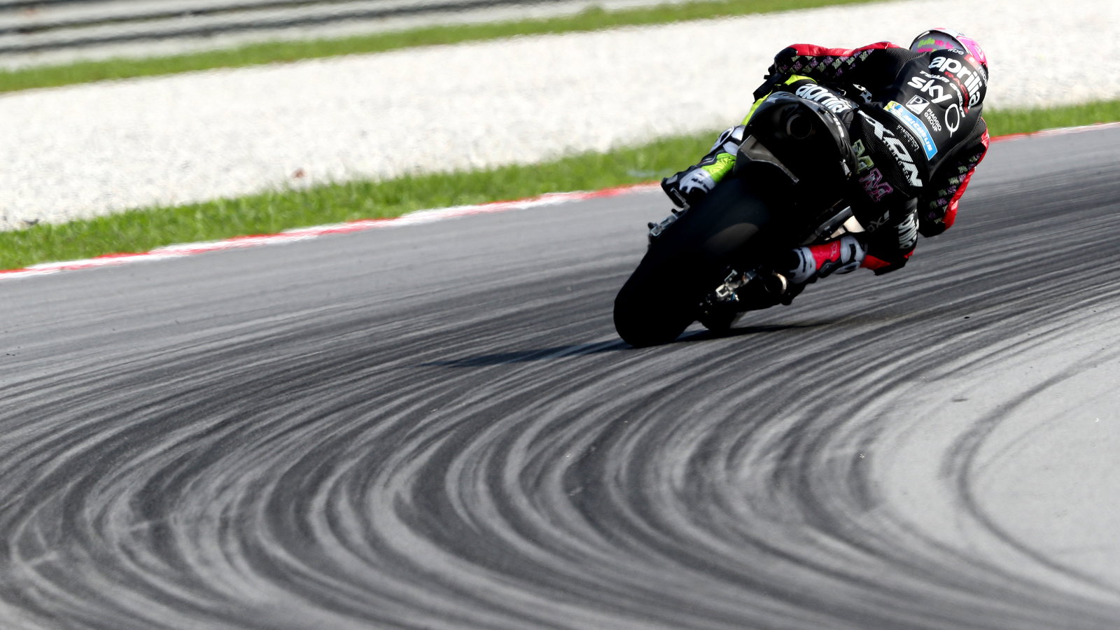 Aprilia MotoGP gains continue as Iannone skips final test day