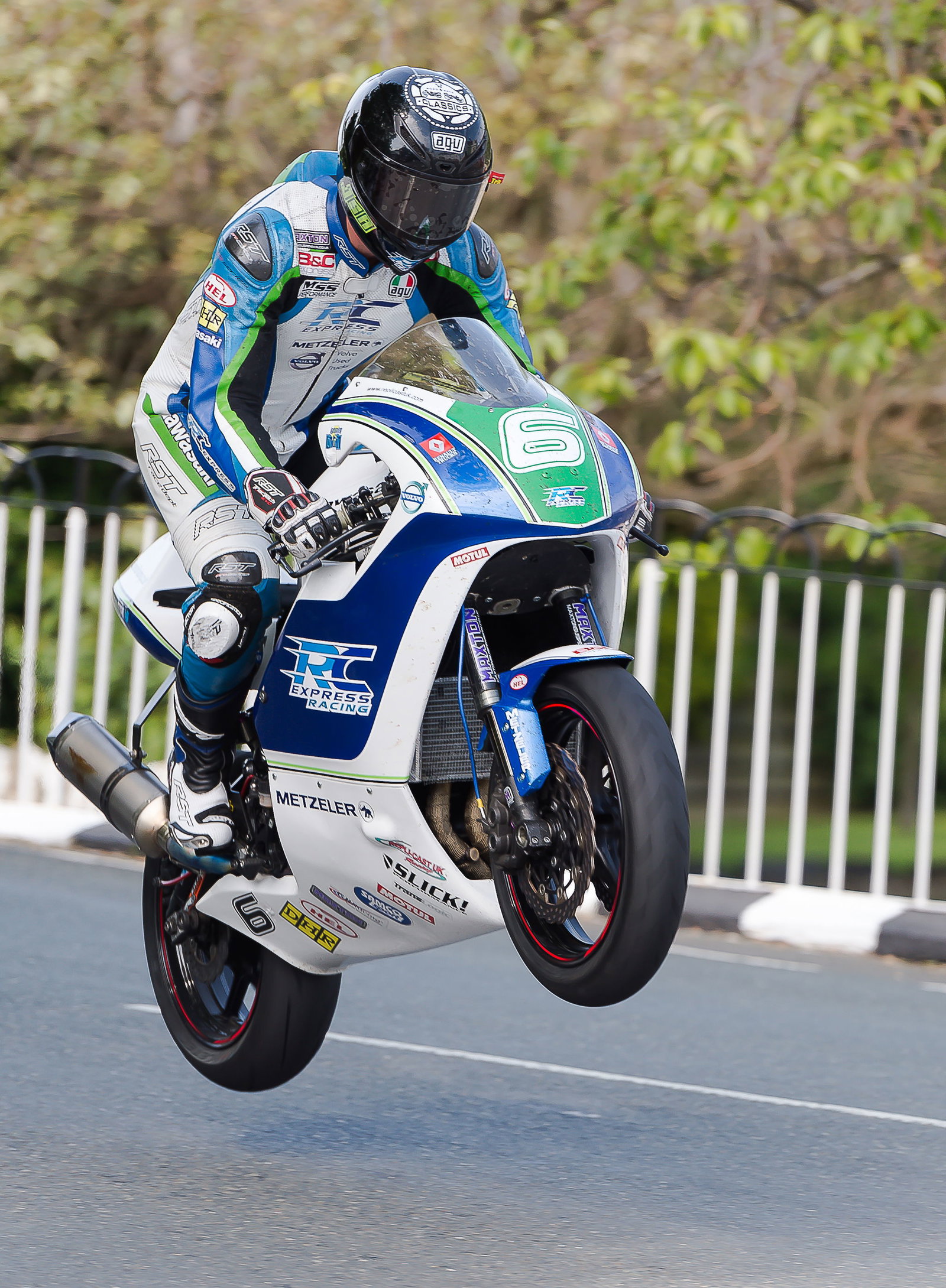 McGuinness wins 22nd TT in TT Zero race