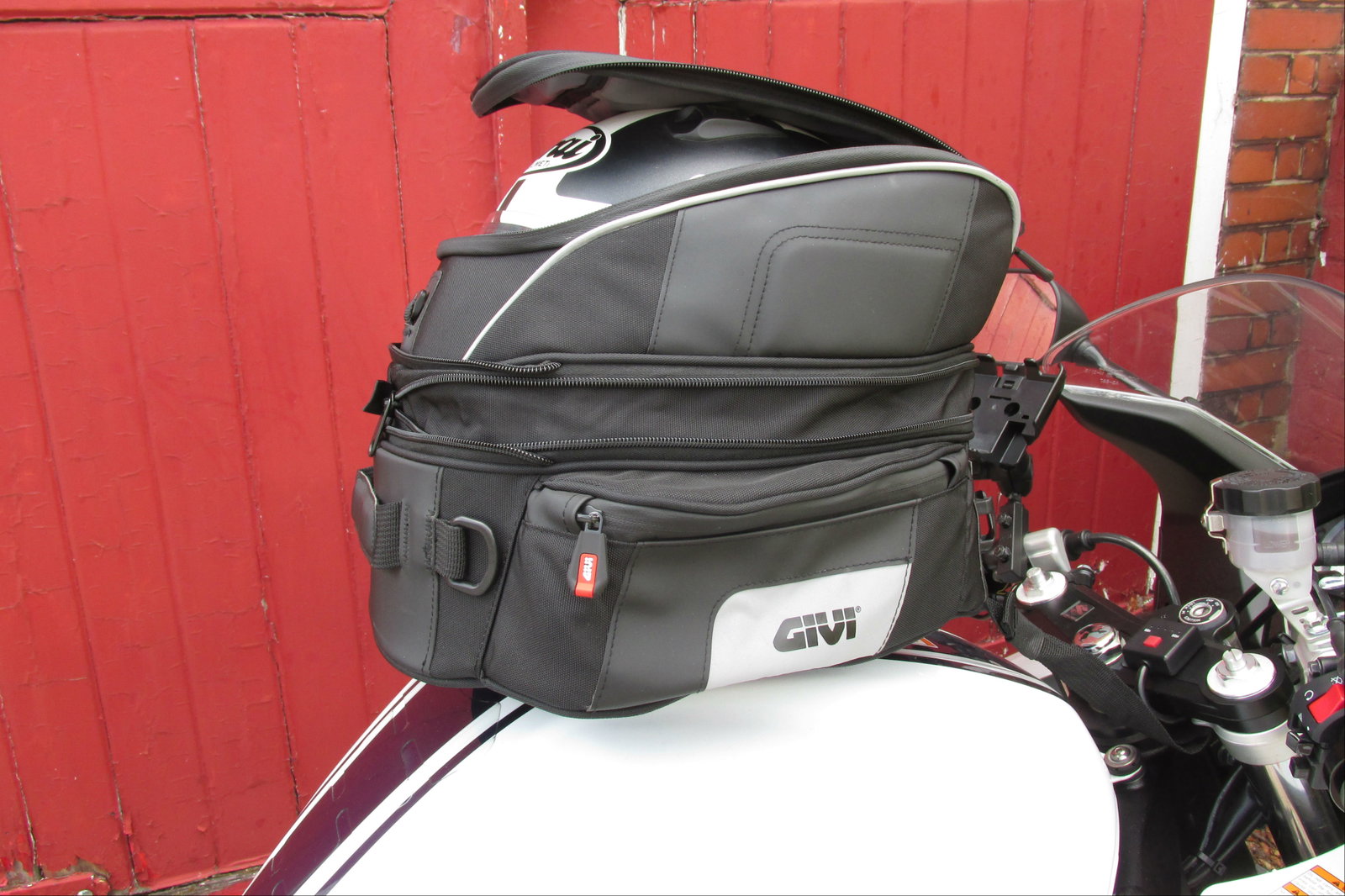 Used review: Givi XS306 Tanklock tank bag, £115 | Visordown