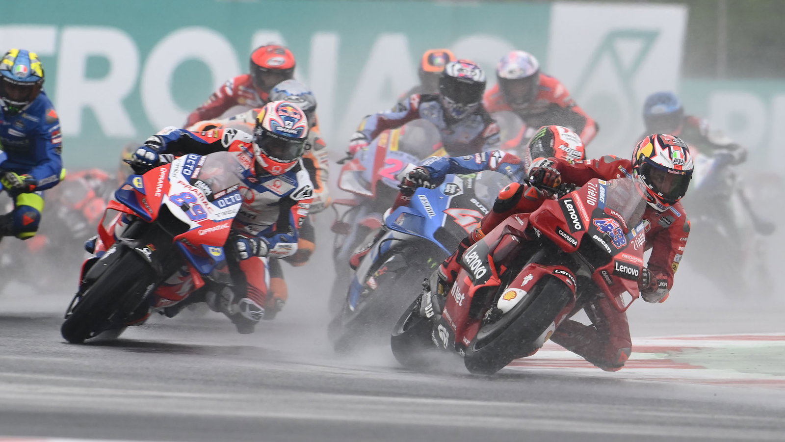 Start of the Indonesian MotoGP, wet, start