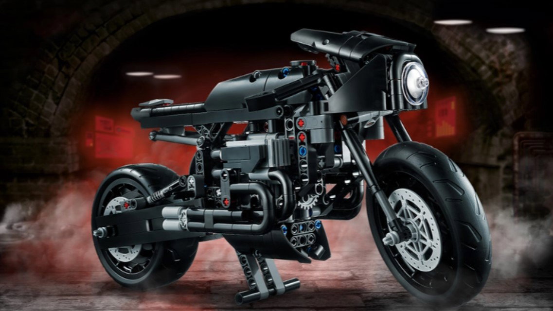 Lego Technic Batcycle announced